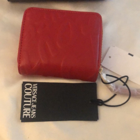 Versace Jeans Couture Range I Embossed ZA Compact Wallet Color Scarlet NWT & Box - Picture 6 of 16